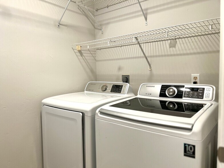 Building Photo - 3724 54th Ln