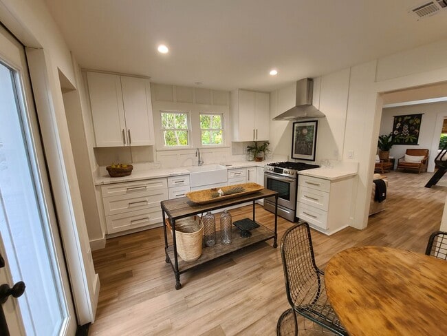 Building Photo - 1324 Johnson Ave