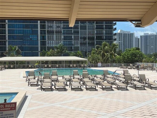 Building Photo - 1965 S Ocean Dr
