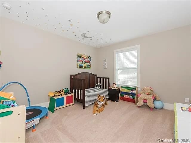 Building Photo - 646 Dewey Ct