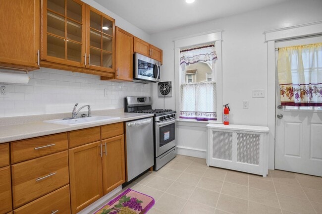 Building Photo - FIRST MONTH FREE* Large Twin Home! One (1) Car Garage, W/D Hookups in basement, Stainless Applian...