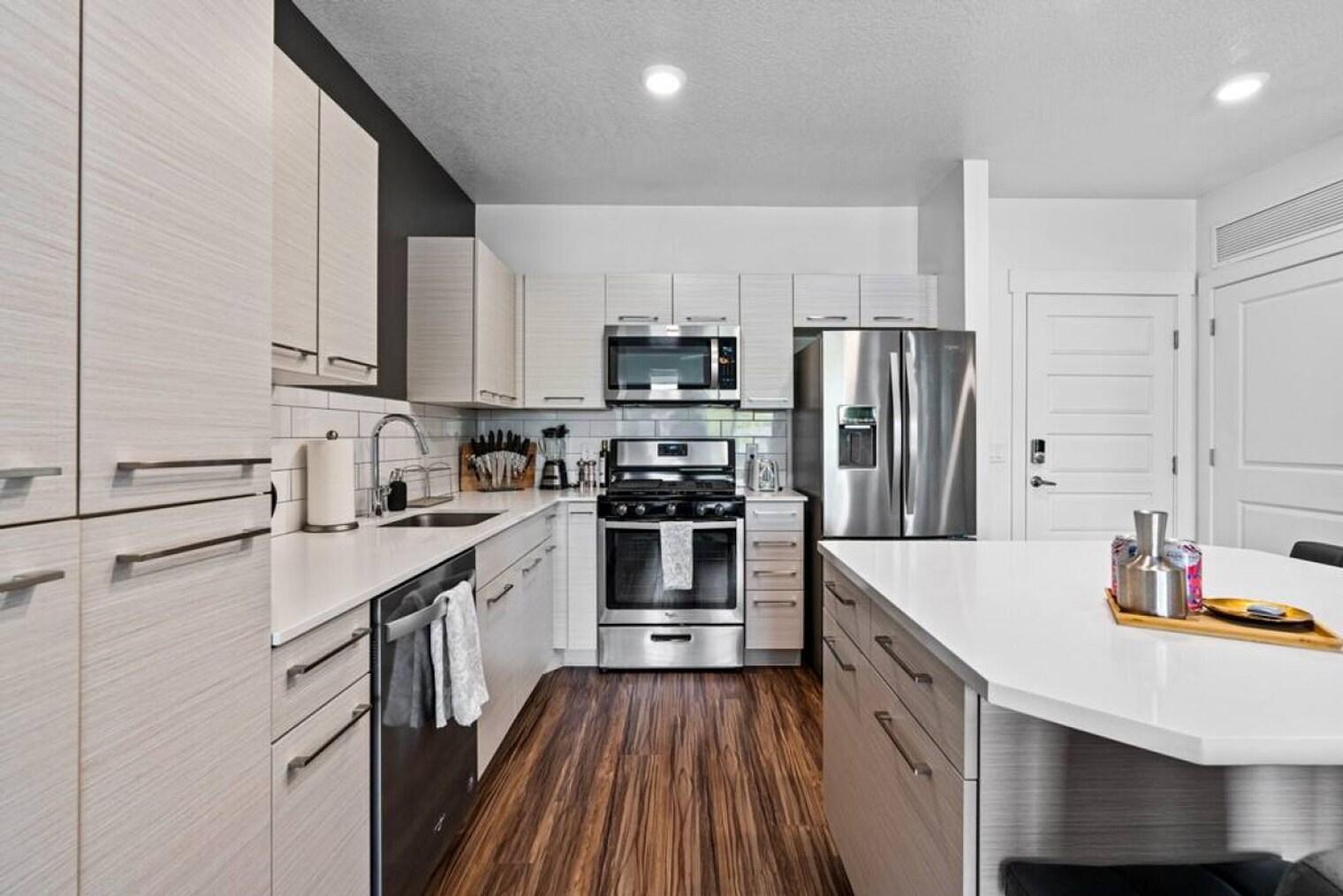 Building Photo - 380 S 400 E