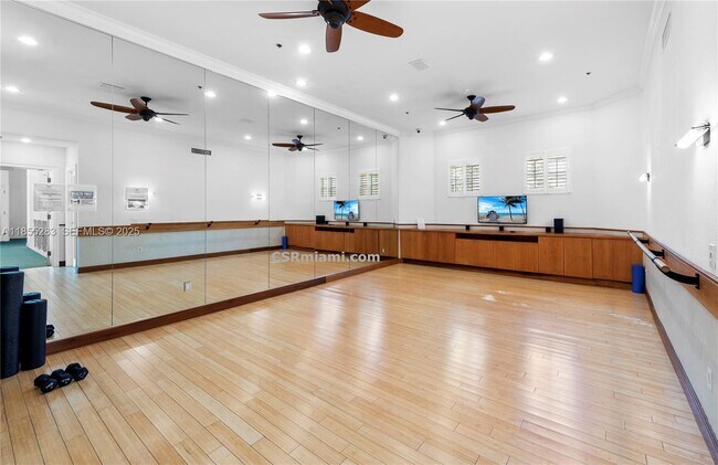 Building Photo - 3255 NE 184th St