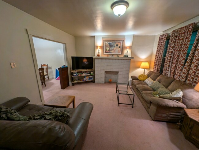 Building Photo - 3617 Boulevard of the Allies