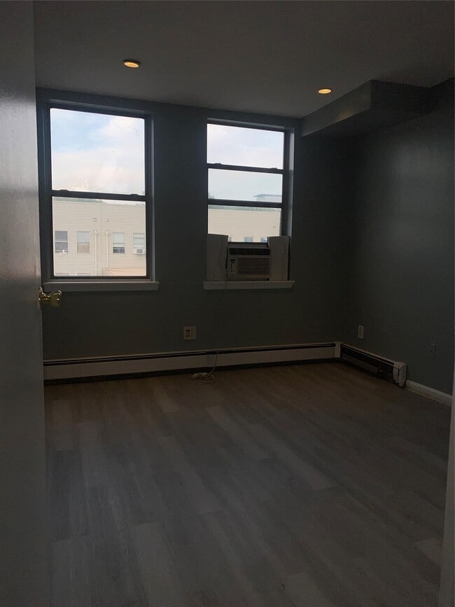 Building Photo - 1134 Rosedale Ave