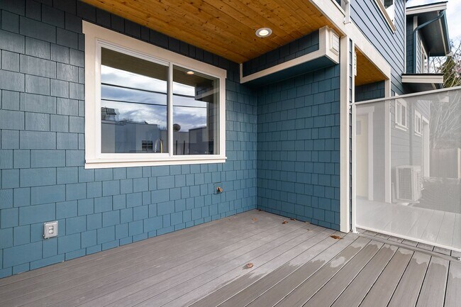 Building Photo - Halleck Townhomes Triplex