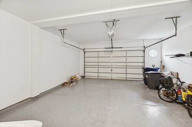 Building Photo - 1040 Buckingham Dr