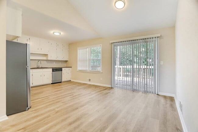 Building Photo - 2643 Laurel View Dr