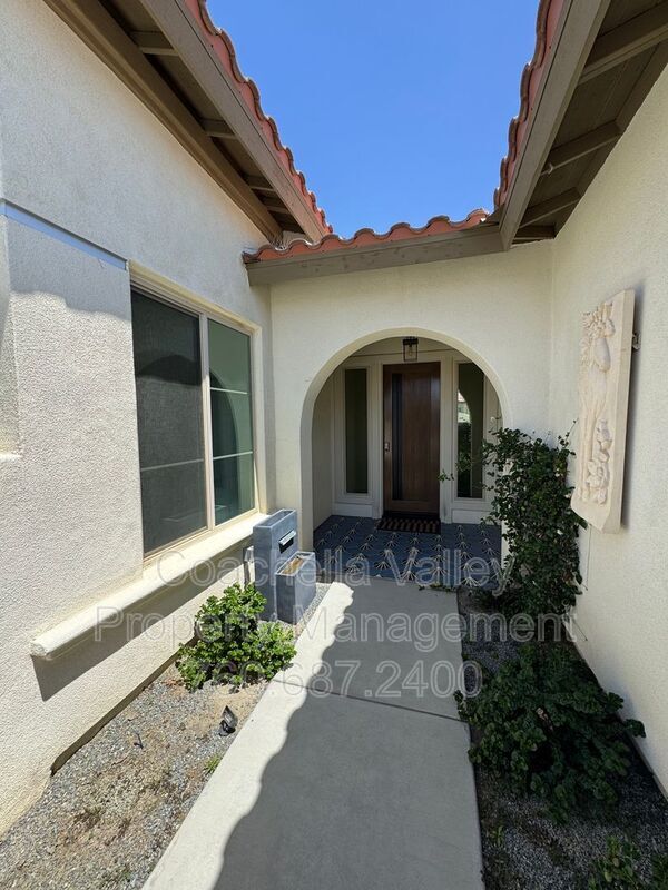 Building Photo - 74635 Tesla Dr