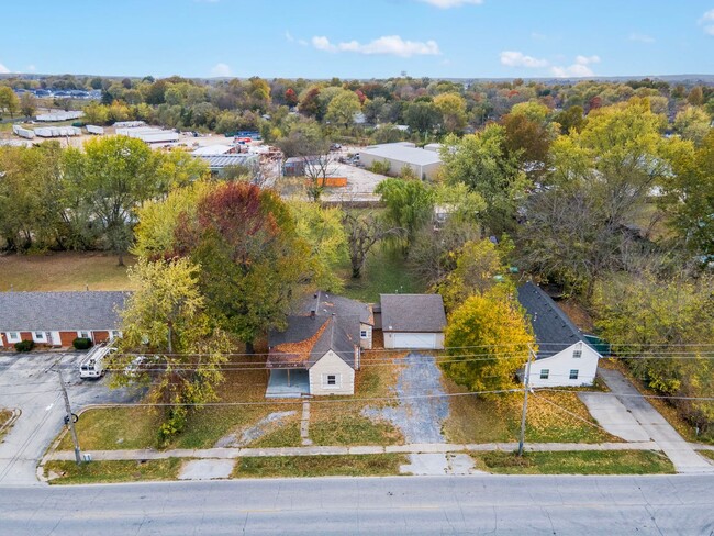 Building Photo - Beautifully Remodeled 4 Bedroom 2 bath Home