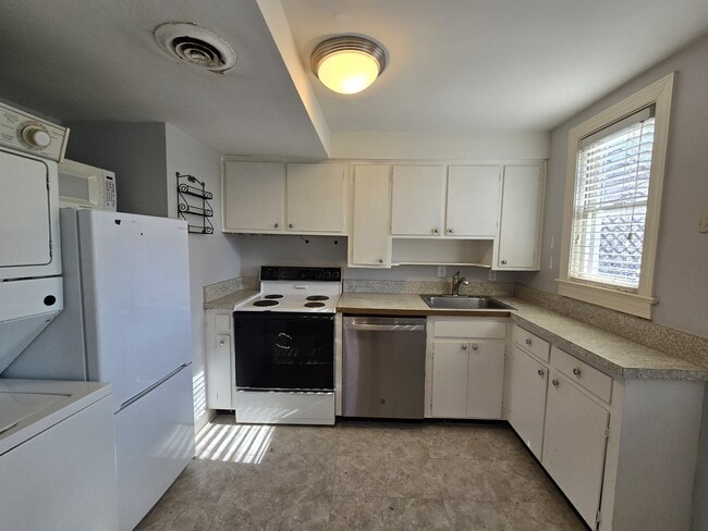 Building Photo - 1000 Nichols Dr