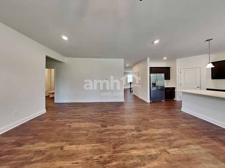 Building Photo - 2092 Windsor Park Ave