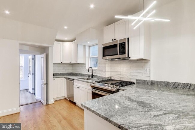 Building Photo - 3405 Carpenter St SE