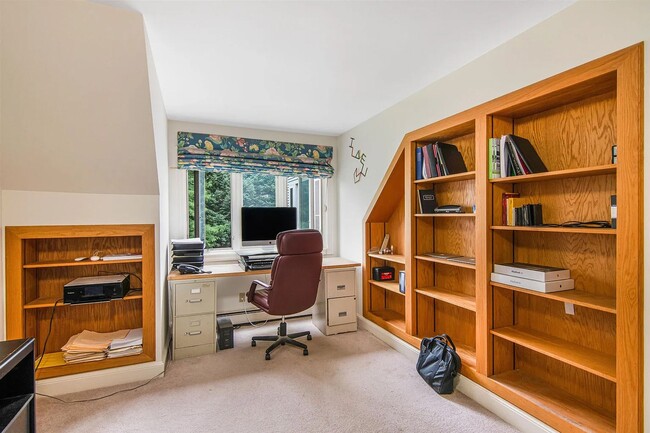 Building Photo - 5BD/3BA Beautiful House in South Burlington