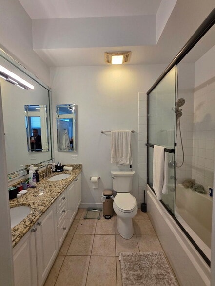 Building Photo - 949 W Madison St