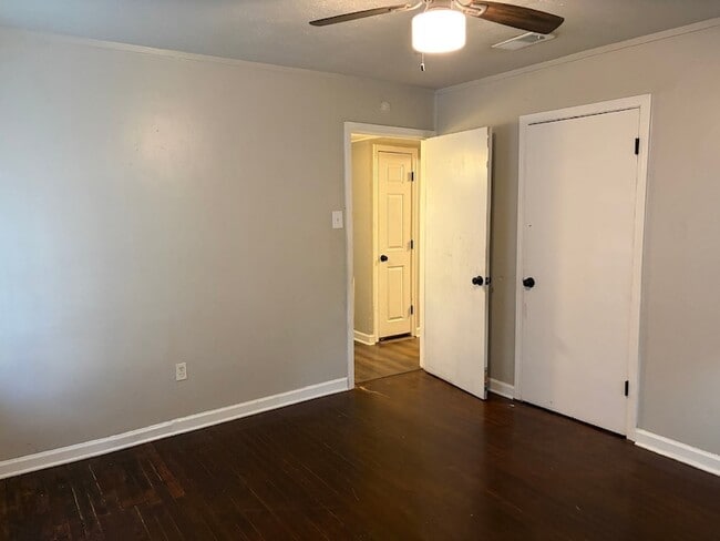 Building Photo - 5818 Glenhurst Dr