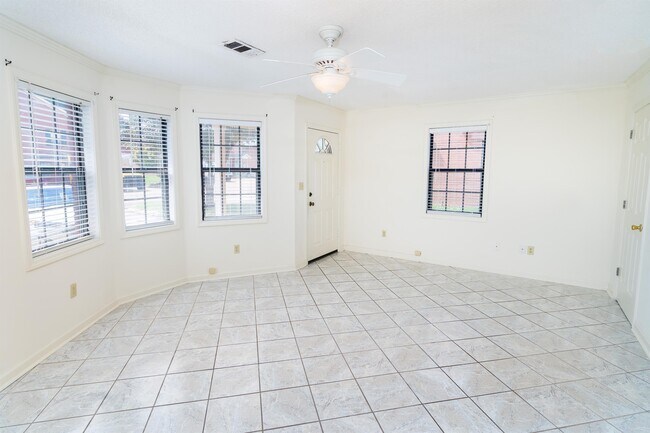 Building Photo - 1818 Stafford Cove