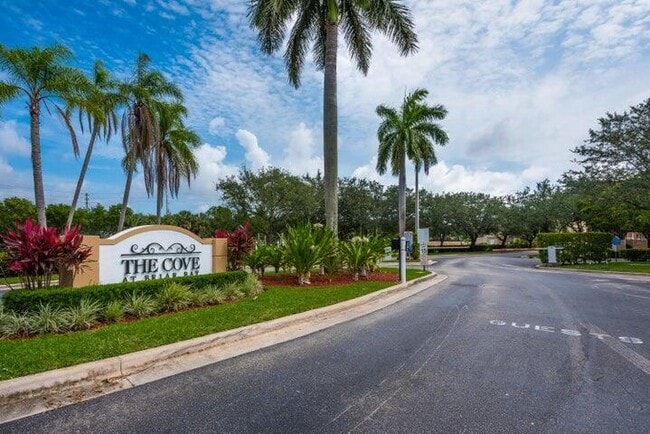 Building Photo - 3500 Briar Bay Blvd