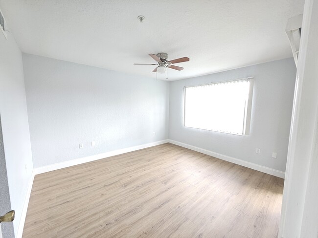 Building Photo - 14036 Fairway Island Dr