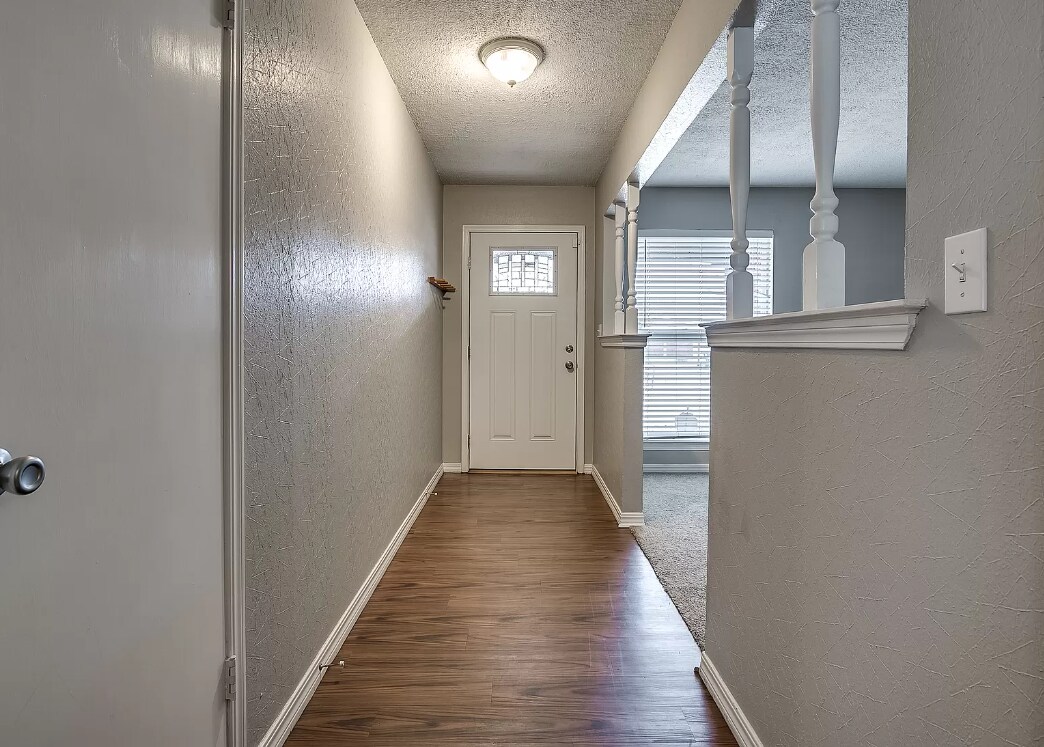Building Photo - 332 Collier Dr