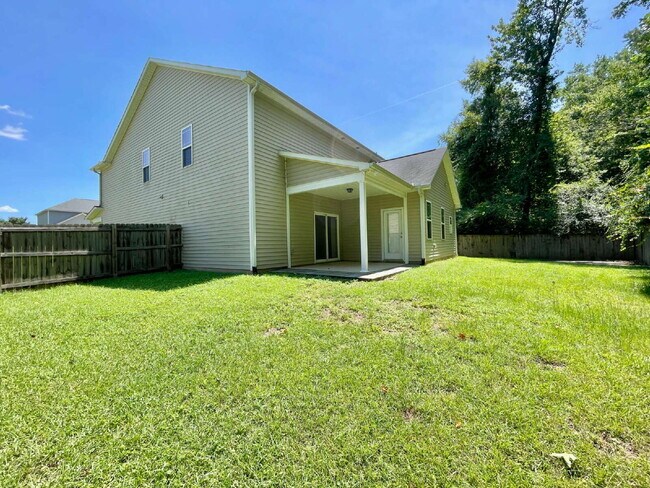 Building Photo - Beautiful 2 Story Home In Bridgeport North...