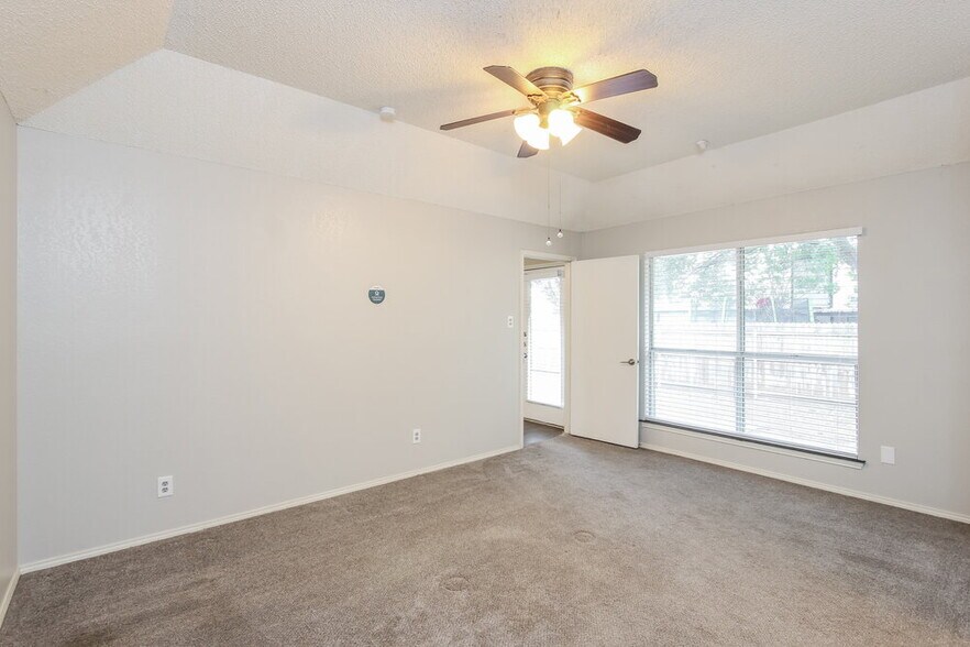 Building Photo - 1701 Gainsborough Way