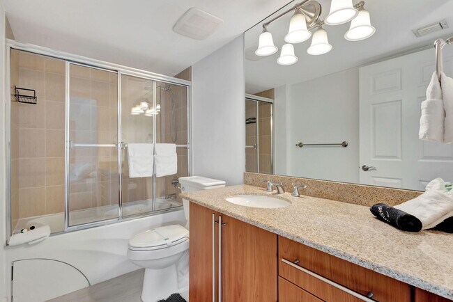 Building Photo - 610 Clematis St