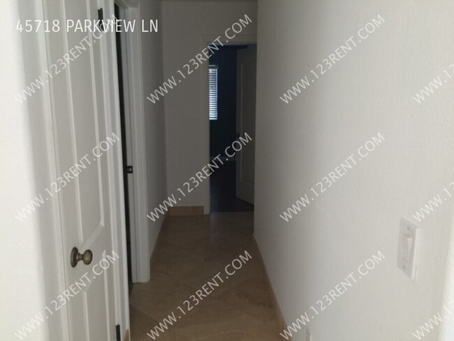 Building Photo - 45718 Parkview Ln