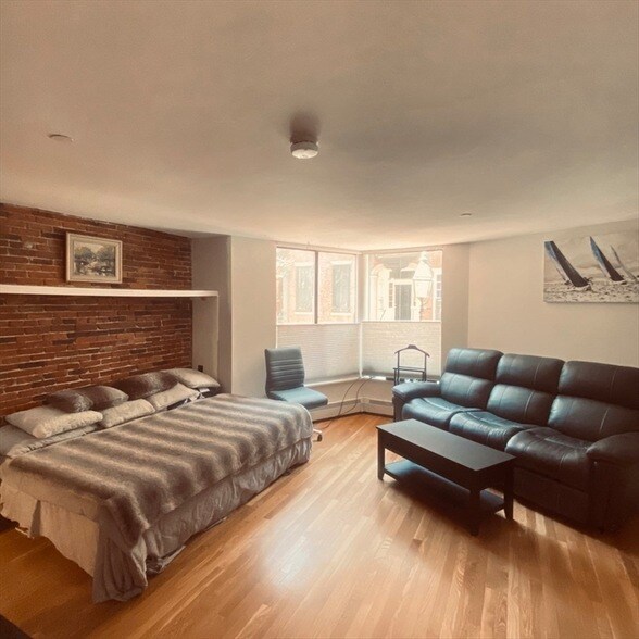 Building Photo - 34 Hancock St