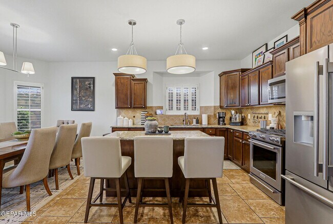 Building Photo - 7417 Gulf Creek Dr