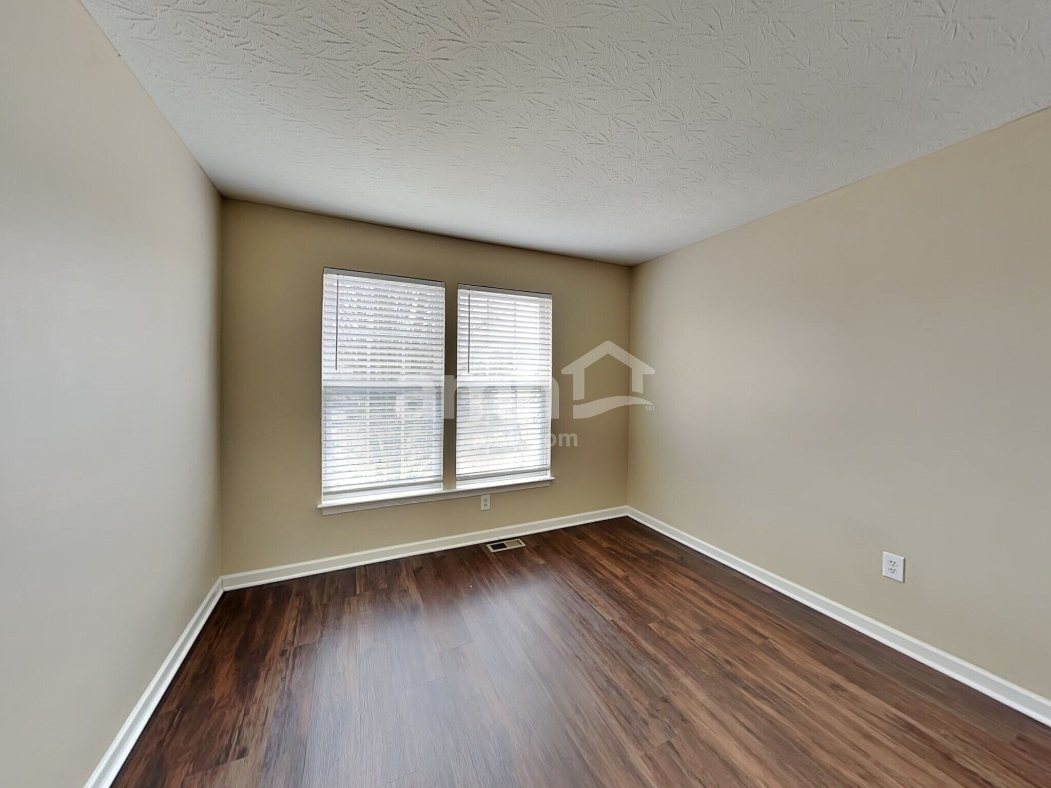 Building Photo - 182 Coyote Dr