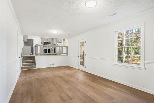 Building Photo - 444 Wellington Way