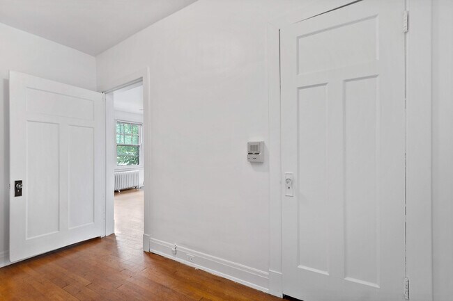274 Senator, Unit 19 (3) - 274 Senator Place
