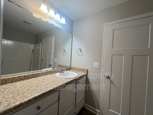 Building Photo - 115 E Kennel Ln