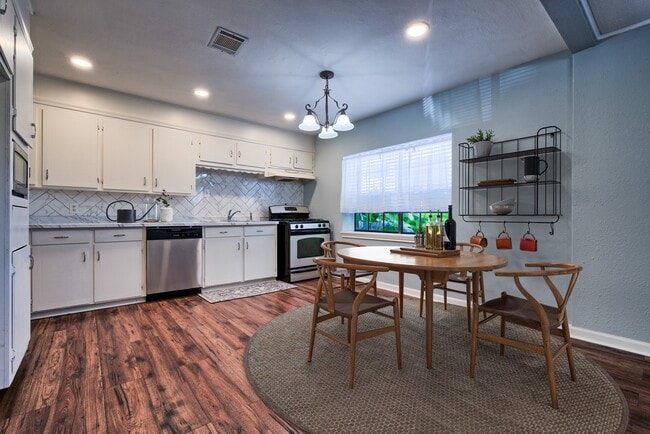 Building Photo - 5907 Nancy Ann St