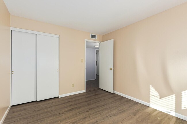 Building Photo - 11451 S Mohave St