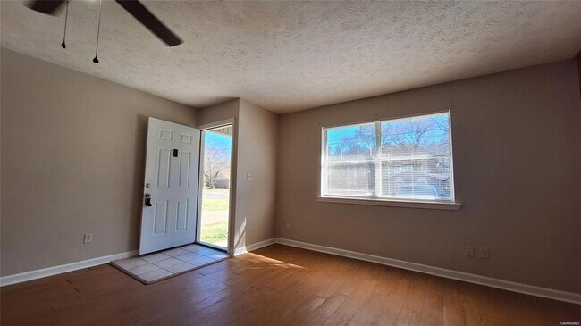Building Photo - 2695 Whispering Pine Dr