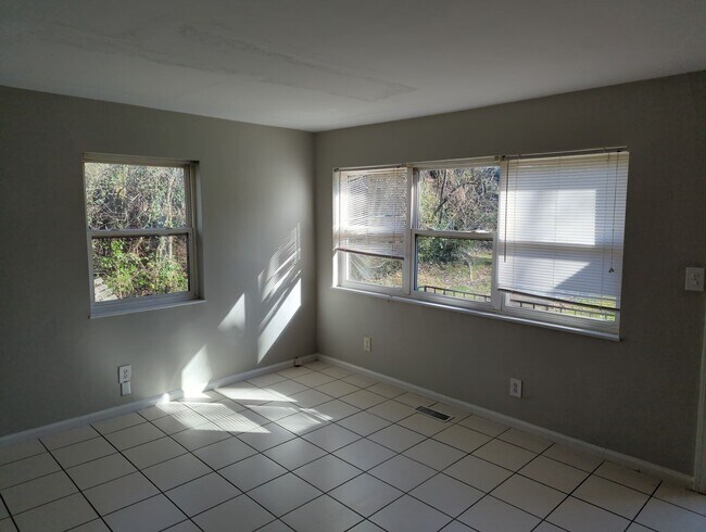 Building Photo - 3525 Cathy Ln
