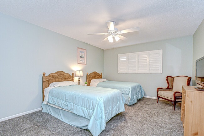 Building Photo - 5575 Gulf Blvd