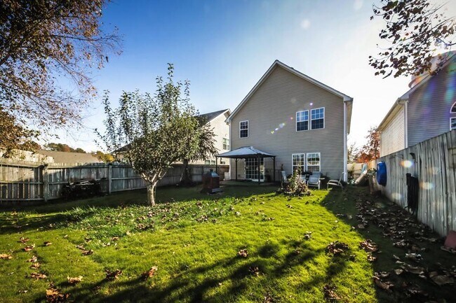 Building Photo - 2120 Highland Gate Dr