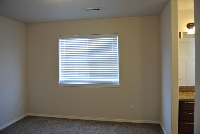 Building Photo - November Rent FREE ~ Spread Out and Live L...