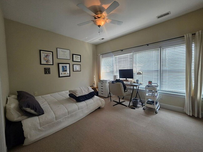 Building Photo - "Charming 2-Bed, 2-Bath Spacious Retreat in Norfolk - 1,500 Sq Ft of Modern Comfort!"