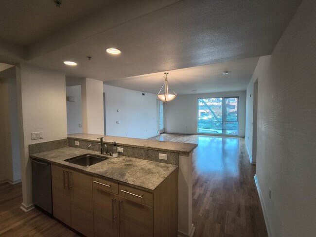 Building Photo - $500 MOVE IN SPECIAL!!! LUXURY 2 BEDROOM CONDO IN DOWNTOWN WALNUT CREEK, CA!