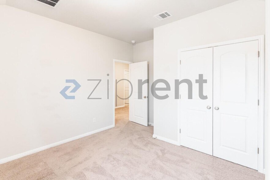 Building Photo - 120 Baron Von Gator Dr