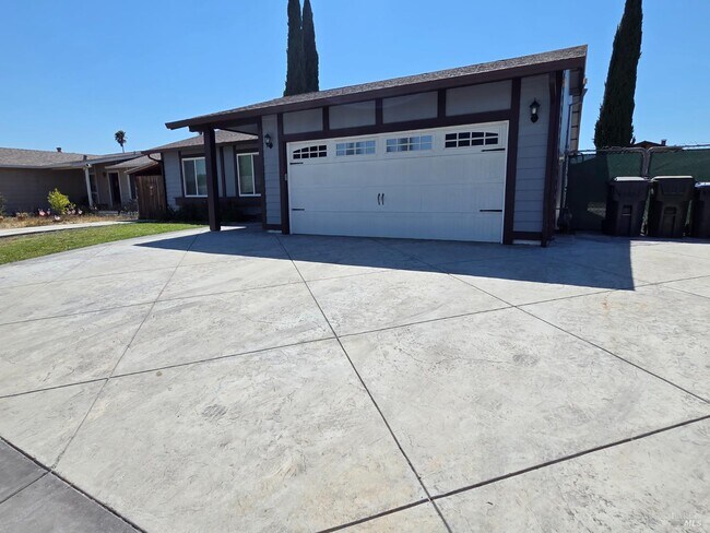 Building Photo - 616 Placer Ln
