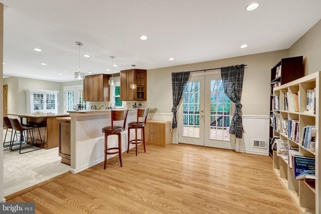 Building Photo - 2230 Carmichael Dr