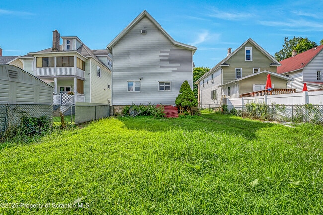 Building Photo - 2528 Boulevard Ave