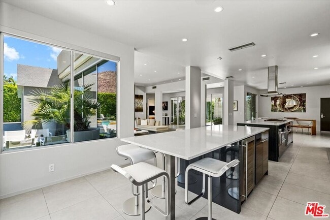 Building Photo - 1175 Los Robles Dr