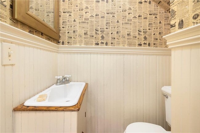 Building Photo - 6 Cozzens Ct