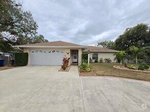 Building Photo - Remodeled 2 bed/ 2 bath/ 2 car garage ~ An...